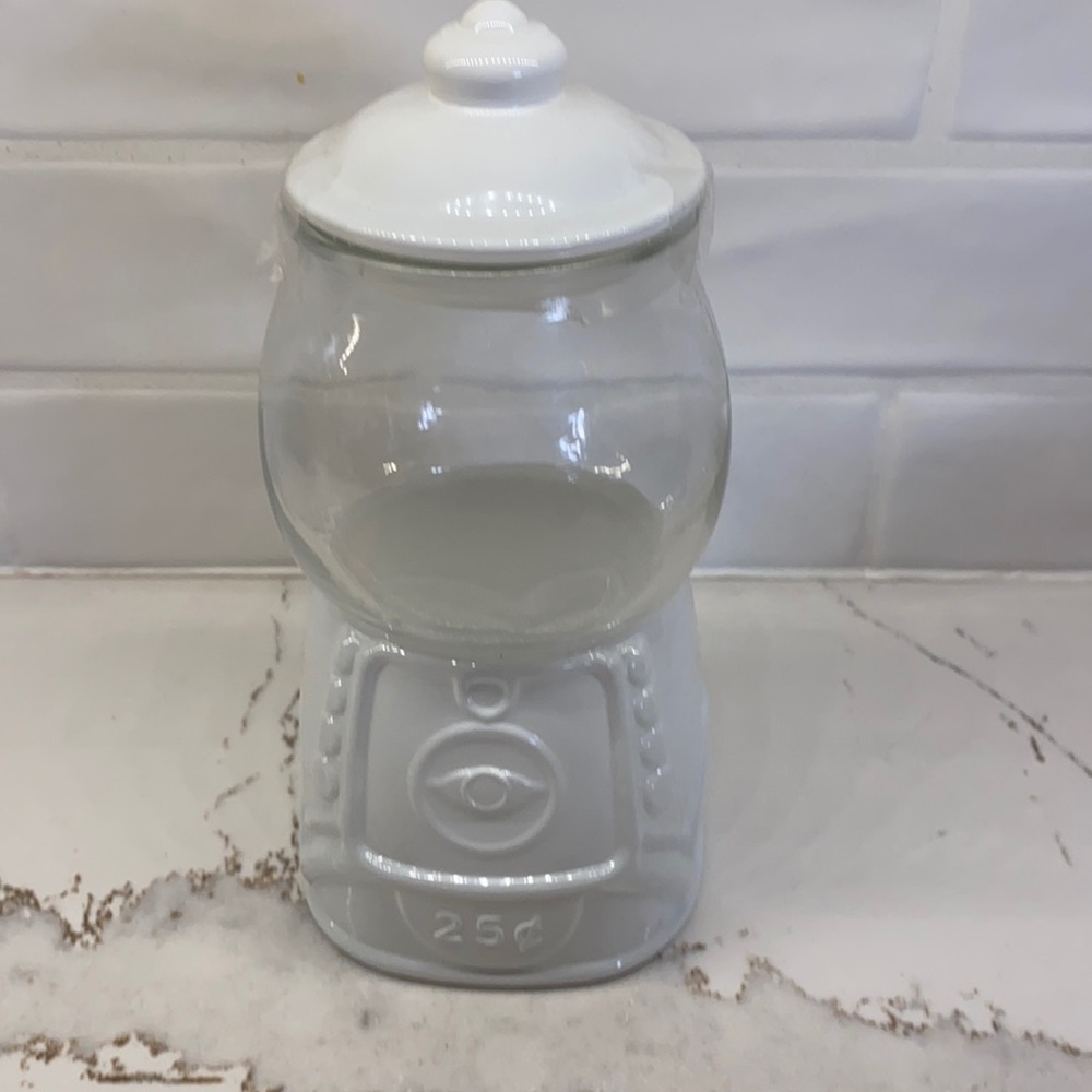NWT‼️ Bullseye’s Playground White Glass Gumball Machine